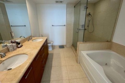 Condo in Miami, Florida, 3 bedrooms  № 1888982 - photo 19