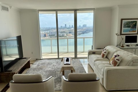 Condo in Miami, Florida, 3 bedrooms  № 1888982 - photo 13