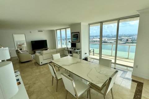 Condo in Miami, Florida, 3 bedrooms  № 1888982 - photo 16