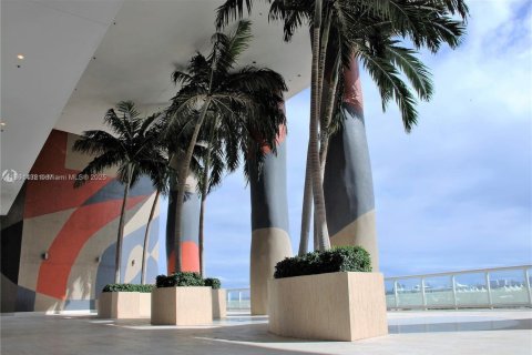 Condo in Miami, Florida, 3 bedrooms  № 1888982 - photo 22