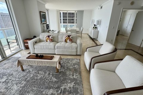 Condo in Miami, Florida, 3 bedrooms  № 1888982 - photo 12