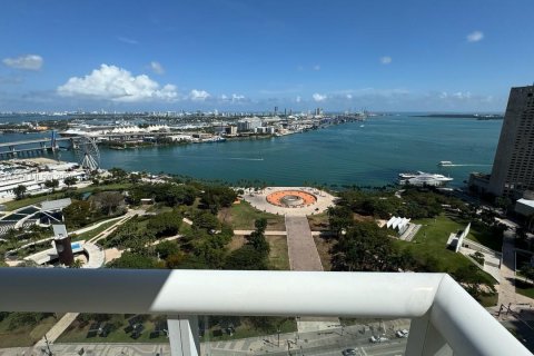 Condo in Miami, Florida, 3 bedrooms  № 1888982 - photo 2