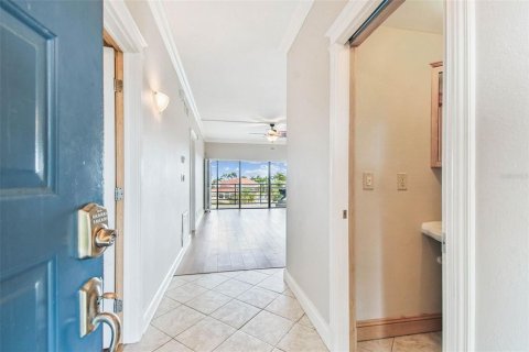 Condo in Tierra Verde, Florida, 2 bedrooms  № 1873964 - photo 5