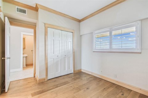 Condo in Tierra Verde, Florida, 2 bedrooms  № 1873964 - photo 23