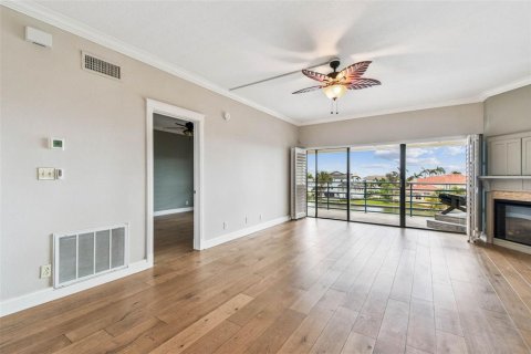 Condo in Tierra Verde, Florida, 2 bedrooms  № 1873964 - photo 9
