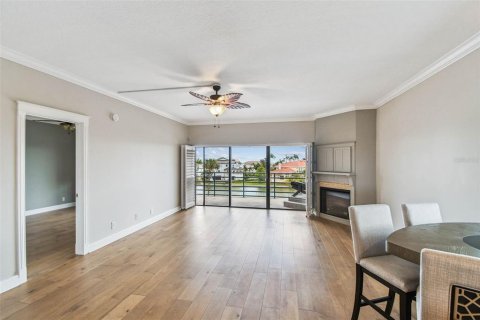 Condo in Tierra Verde, Florida, 2 bedrooms  № 1873964 - photo 13
