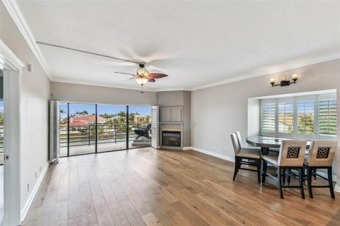Condo in Tierra Verde, Florida, 2 bedrooms  № 1873964 - photo 6