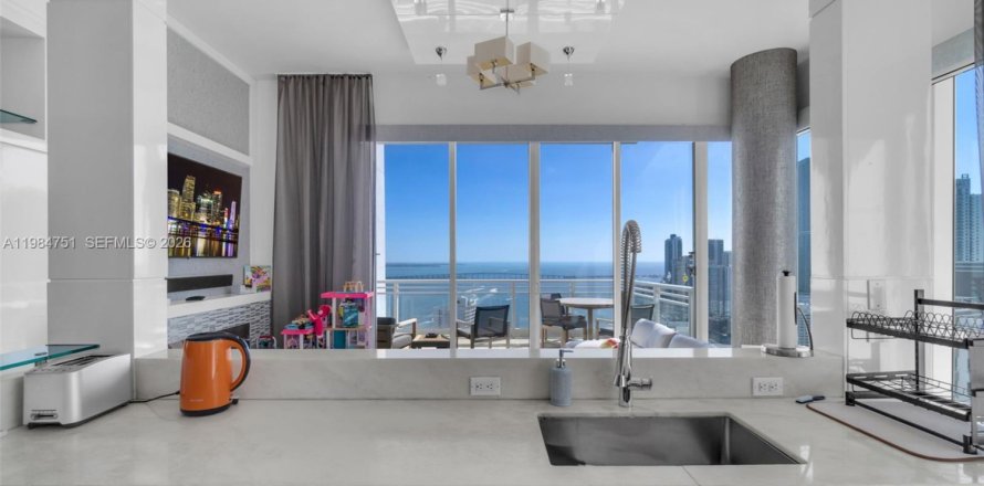 Кондоминиум с 4 спальнями в Майами, Флорида № 2048183