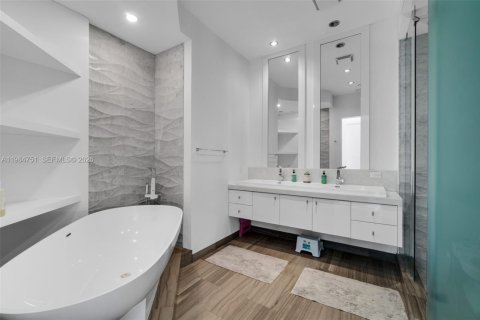 Купить кондоминиум в Майами, Флорида 4 спальни, 244.43м2, № 2048183 - фото 20
