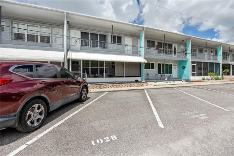 Condominio en venta en Kenneth City, Florida, 2 dormitorios, 81.29 m2 № 1894424 - foto 1