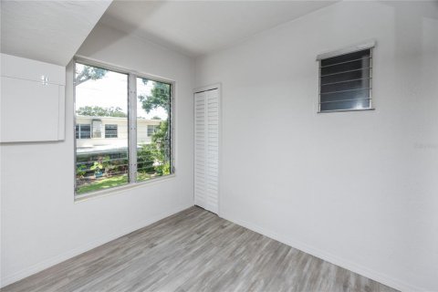 Condominio en venta en Kenneth City, Florida, 2 dormitorios, 81.29 m2 № 1894424 - foto 24