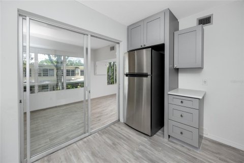 Condominio en venta en Kenneth City, Florida, 2 dormitorios, 81.29 m2 № 1894424 - foto 19