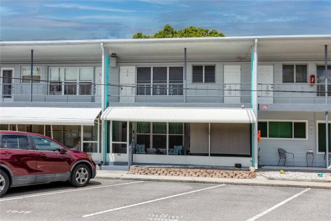 Condominio en venta en Kenneth City, Florida, 2 dormitorios, 81.29 m2 № 1894424 - foto 2