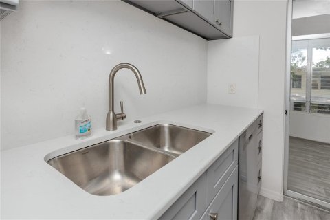 Condominio en venta en Kenneth City, Florida, 2 dormitorios, 81.29 m2 № 1894424 - foto 18