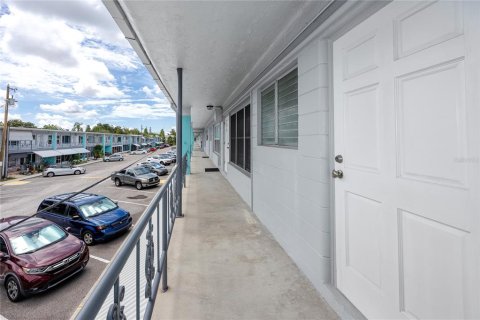 Condominio en venta en Kenneth City, Florida, 2 dormitorios, 81.29 m2 № 1894424 - foto 5