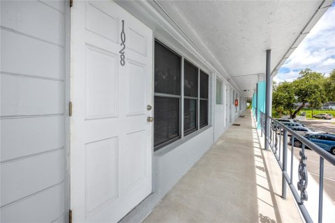 Condominio en venta en Kenneth City, Florida, 2 dormitorios, 81.29 m2 № 1894424 - foto 4