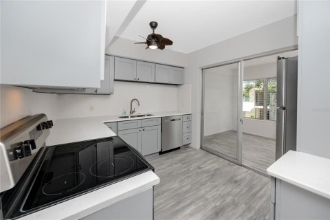 Condominio en venta en Kenneth City, Florida, 2 dormitorios, 81.29 m2 № 1894424 - foto 12