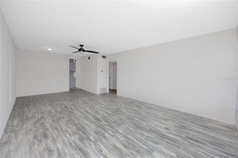 Condominio en venta en Kenneth City, Florida, 2 dormitorios, 81.29 m2 № 1894424 - foto 6