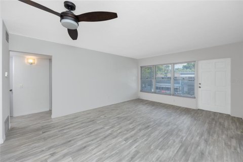 Condominio en venta en Kenneth City, Florida, 2 dormitorios, 81.29 m2 № 1894424 - foto 8