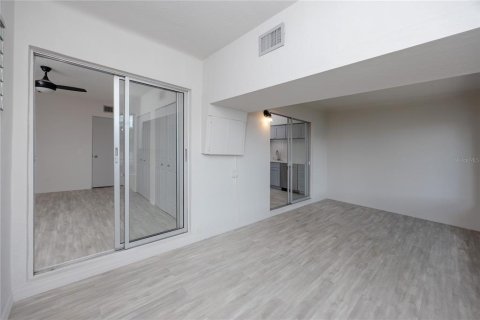 Condominio en venta en Kenneth City, Florida, 2 dormitorios, 81.29 m2 № 1894424 - foto 26