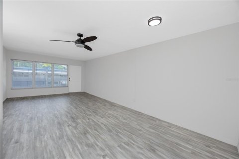 Condominio en venta en Kenneth City, Florida, 2 dormitorios, 81.29 m2 № 1894424 - foto 9