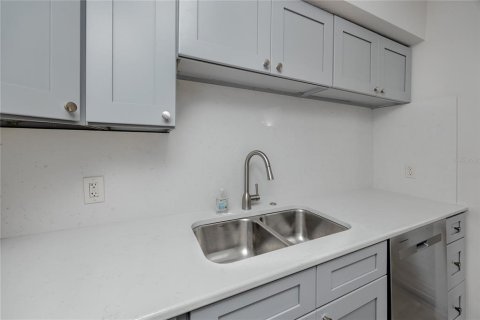 Condominio en venta en Kenneth City, Florida, 2 dormitorios, 81.29 m2 № 1894424 - foto 16
