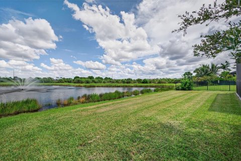 House in Sarasota, Florida 3 bedrooms, 189.99 sq.m. № 1910915 - photo 4