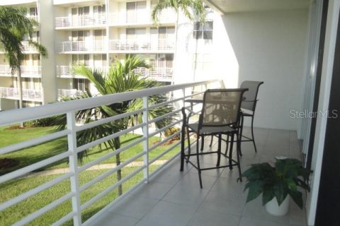 Condo in Saint Petersburg, Florida, 2 bedrooms  № 1129597 - photo 13