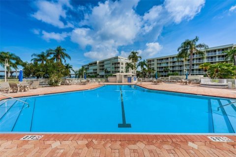 Condo in Saint Petersburg, Florida, 2 bedrooms  № 1129597 - photo 17