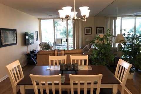 Condo in Saint Petersburg, Florida, 2 bedrooms  № 1129597 - photo 5