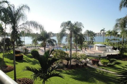 Condo in Saint Petersburg, Florida, 2 bedrooms  № 1129597 - photo 16
