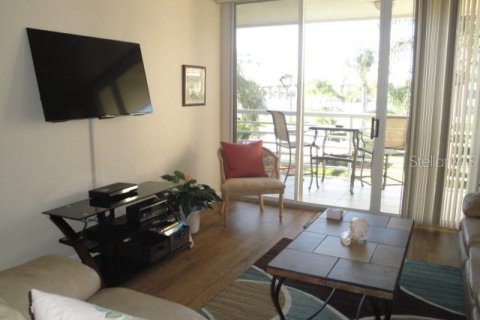 Condo in Saint Petersburg, Florida, 2 bedrooms  № 1129597 - photo 8