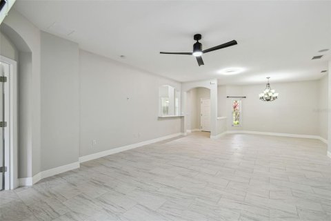 House in Poinciana, Florida 3 bedrooms, 182.65 sq.m. № 1573904 - photo 8