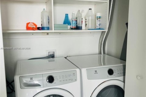 Купить кондоминиум в Норт-Майами-Бич, Флорида 3 спальни, 144.56м2, № 2036238 - фото 15