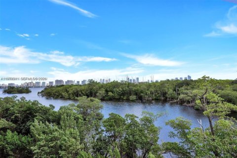 Condo in North Miami Beach, Florida, 3 bedrooms  № 2036238