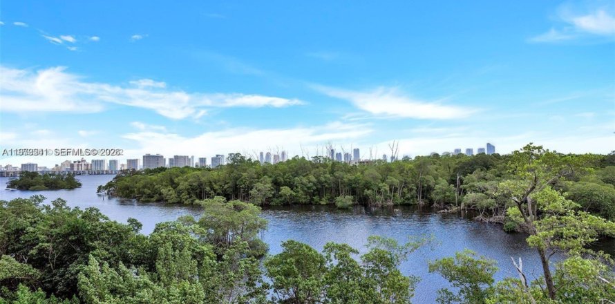 Кондоминиум с 3 спальнями в Норт-Майами-Бич, Флорида № 2036238