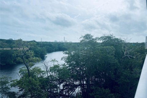 Купить кондоминиум в Норт-Майами-Бич, Флорида 3 спальни, 144.56м2, № 2036238 - фото 5