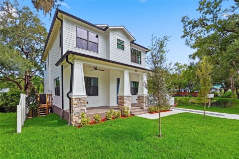 House in Tampa, Florida 5 bedrooms, 246.1 sq.m. № 2395873 - photo 3