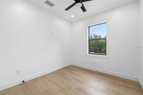House in Tampa, Florida 5 bedrooms, 246.1 sq.m. № 2395873 - photo 24
