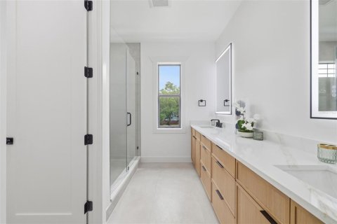 House in Tampa, Florida 5 bedrooms, 246.1 sq.m. № 2395873 - photo 30