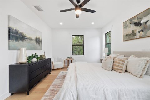House in Tampa, Florida 5 bedrooms, 246.1 sq.m. № 2395873 - photo 28