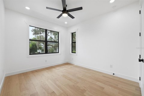 House in Tampa, Florida 5 bedrooms, 246.1 sq.m. № 2395873 - photo 19