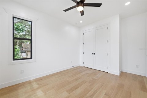 House in Tampa, Florida 5 bedrooms, 246.1 sq.m. № 2395873 - photo 21
