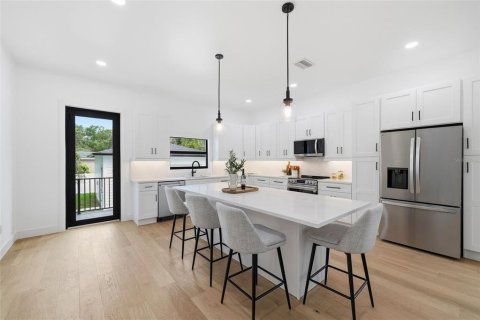 House in Tampa, Florida 5 bedrooms, 246.1 sq.m. № 2395873 - photo 12