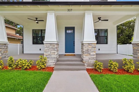House in Tampa, Florida 5 bedrooms, 246.1 sq.m. № 2395873 - photo 4