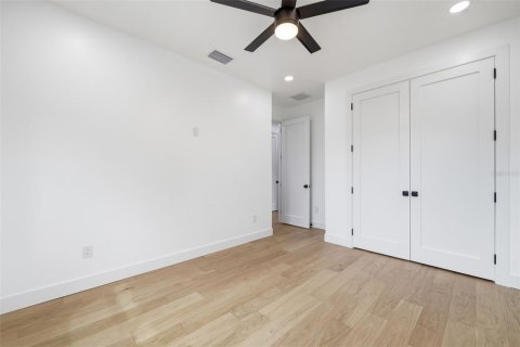 House in Tampa, Florida 5 bedrooms, 246.1 sq.m. № 2395873 - photo 22