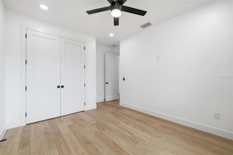 House in Tampa, Florida 5 bedrooms, 246.1 sq.m. № 2395873 - photo 20