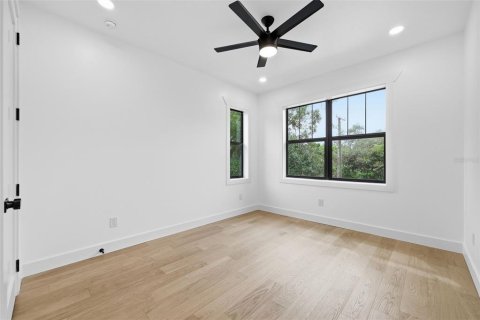 House in Tampa, Florida 5 bedrooms, 246.1 sq.m. № 2395873 - photo 23