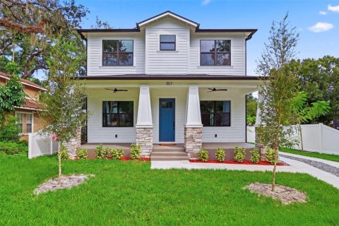 House in Tampa, Florida 5 bedrooms, 246.1 sq.m. № 2395873