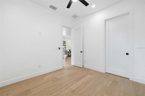 House in Tampa, Florida 5 bedrooms, 246.1 sq.m. № 2395873 - photo 16